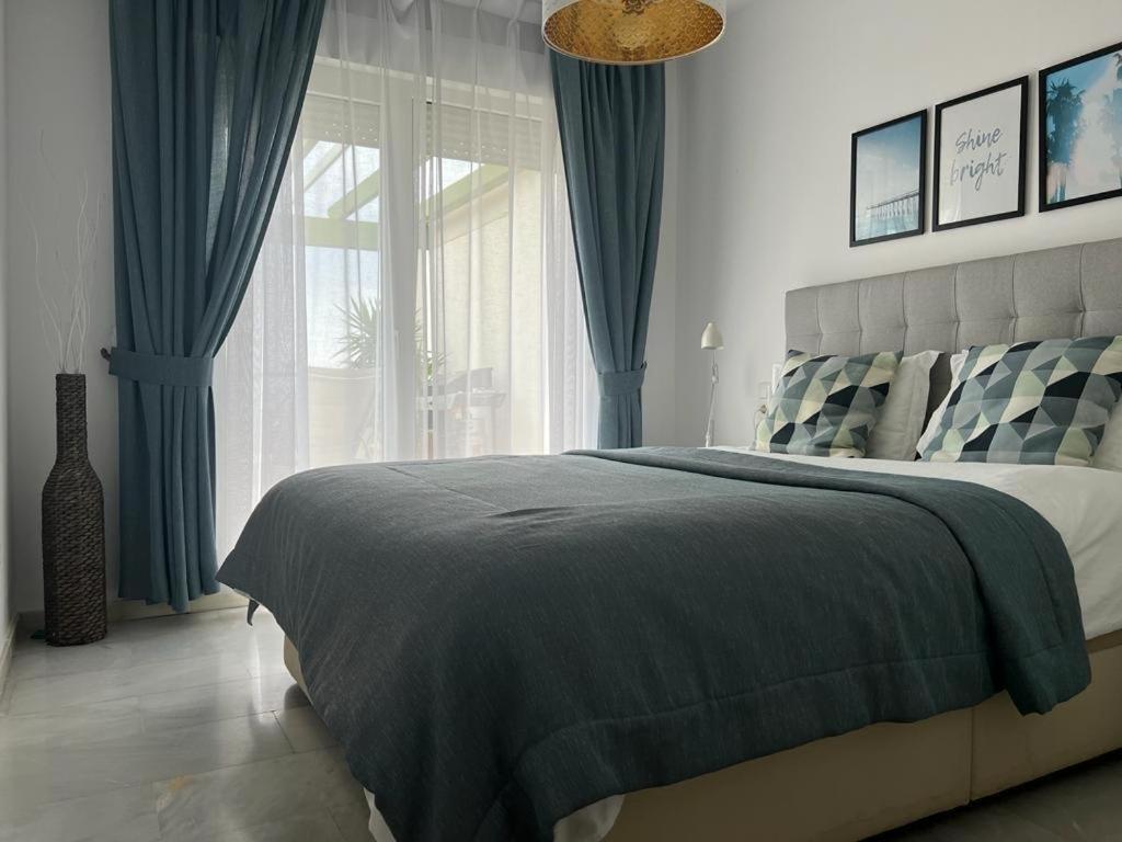 Sitio de Calahonda Frontline Beach Penthouse In Mi Capricho מראה חיצוני תמונה